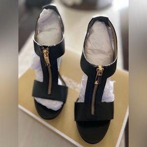 Michael Kors Berkley high heeled zipper sandals! Mint! Size 8